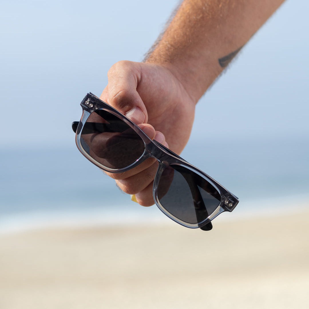 oculos leon sol cinza detalhe
